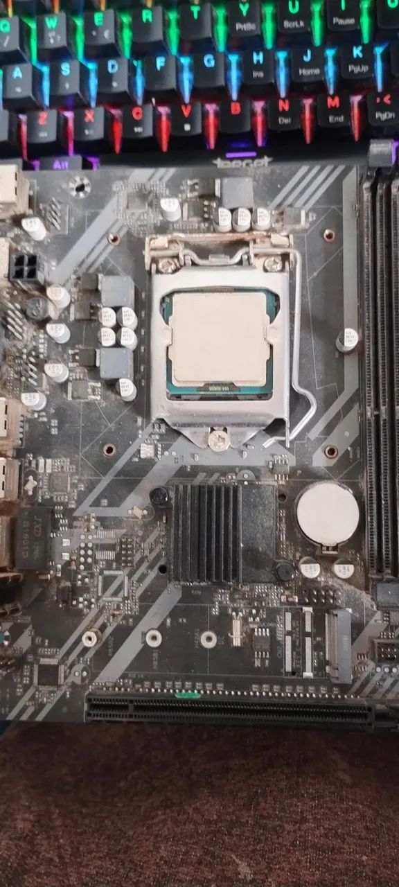 Placa mãe + CPU + memória ram