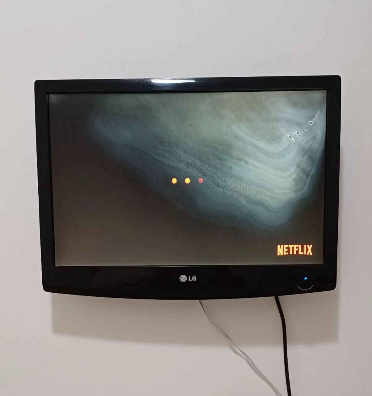 TV 22" LG (tela com mancha) - Foto 2