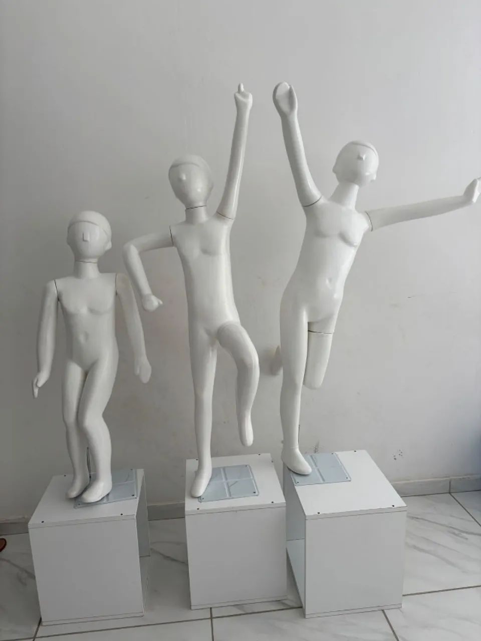 kIT COM 03 MANEQUINS INFANTIL COM NICHO 