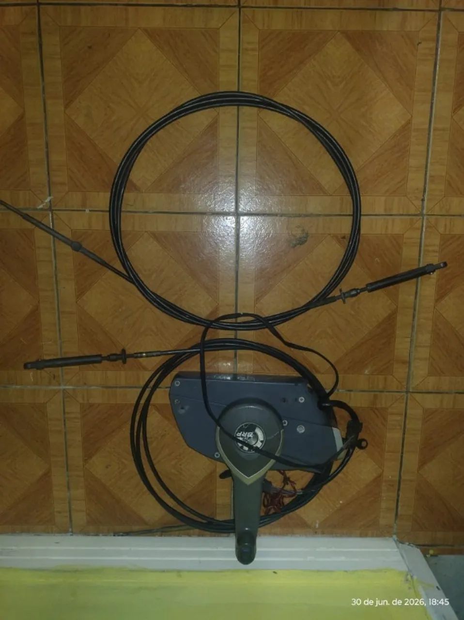 comando motor evinrude jhonson original com cabos  usados - Foto 4