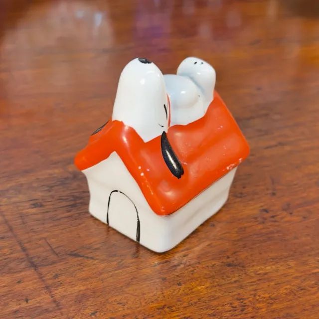 Bibelô Snoopy em Porcelana. - Foto 3