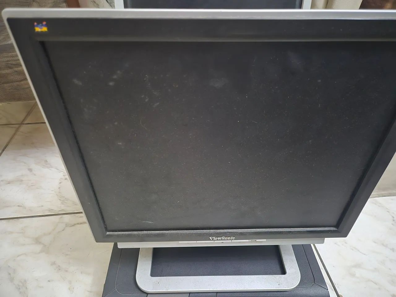 Monitores LCD Antigos (LG Flatron L1550S e ViewSonic) - Foto 2