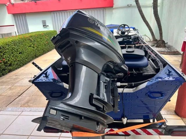 Oportunidade única! Linda lancha 6 metros com reboque para venda! - Foto 2