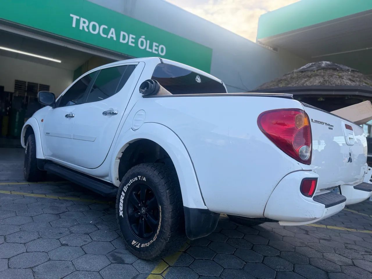 Mitsubishi L200 Triton HLS 2.4 Flex 16V CD Mec. 2015 - Foto 3