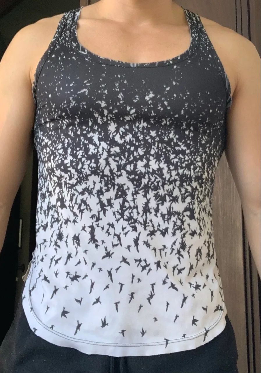 Regata Simples em Preto e Branco  - Foto 3