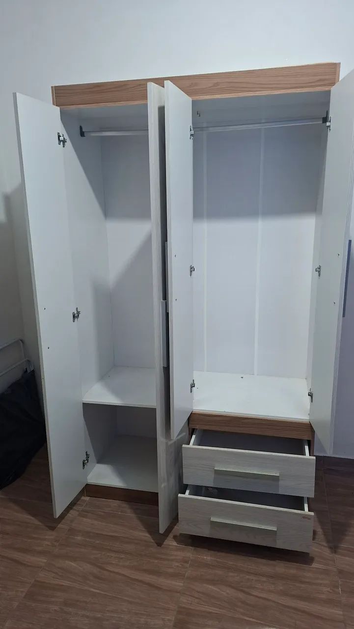 Guarda roupa solteiro 4 portas