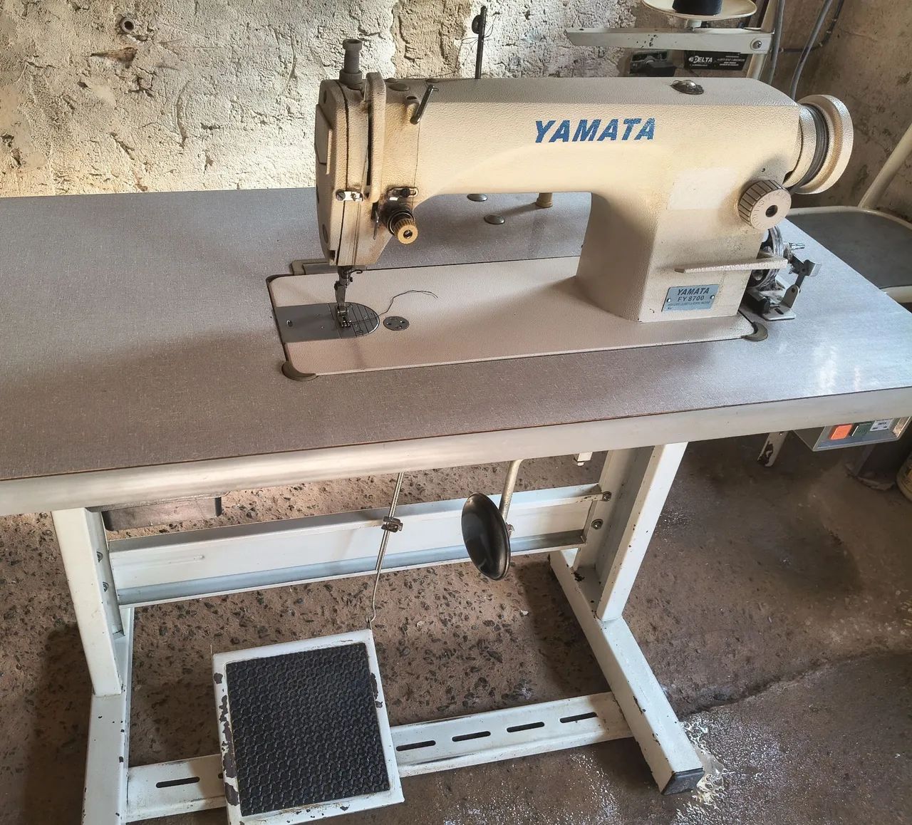Vendo máquina de costura reta Yamata 