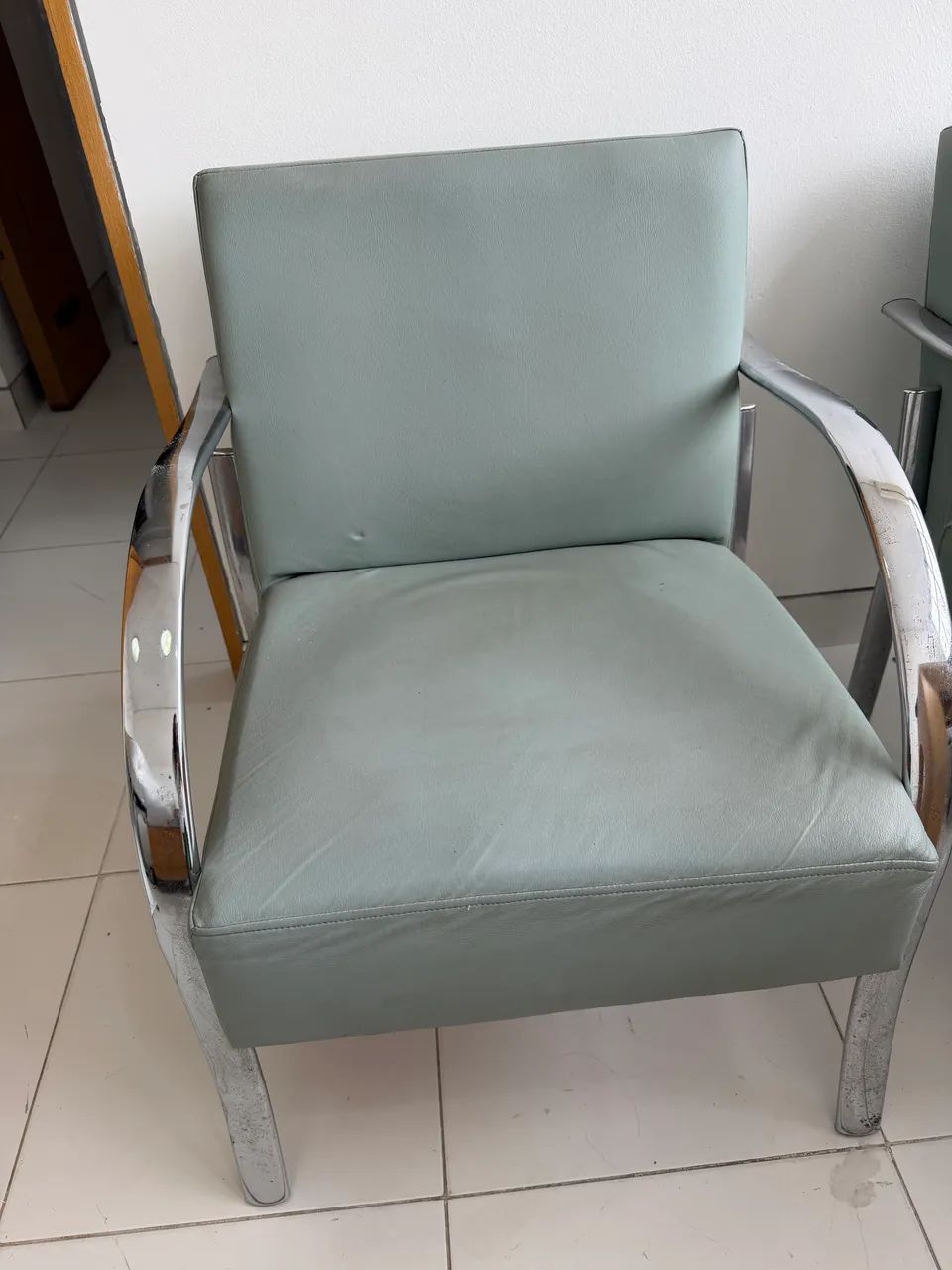 Poltronas, cadeiras e sofá  - Foto 5