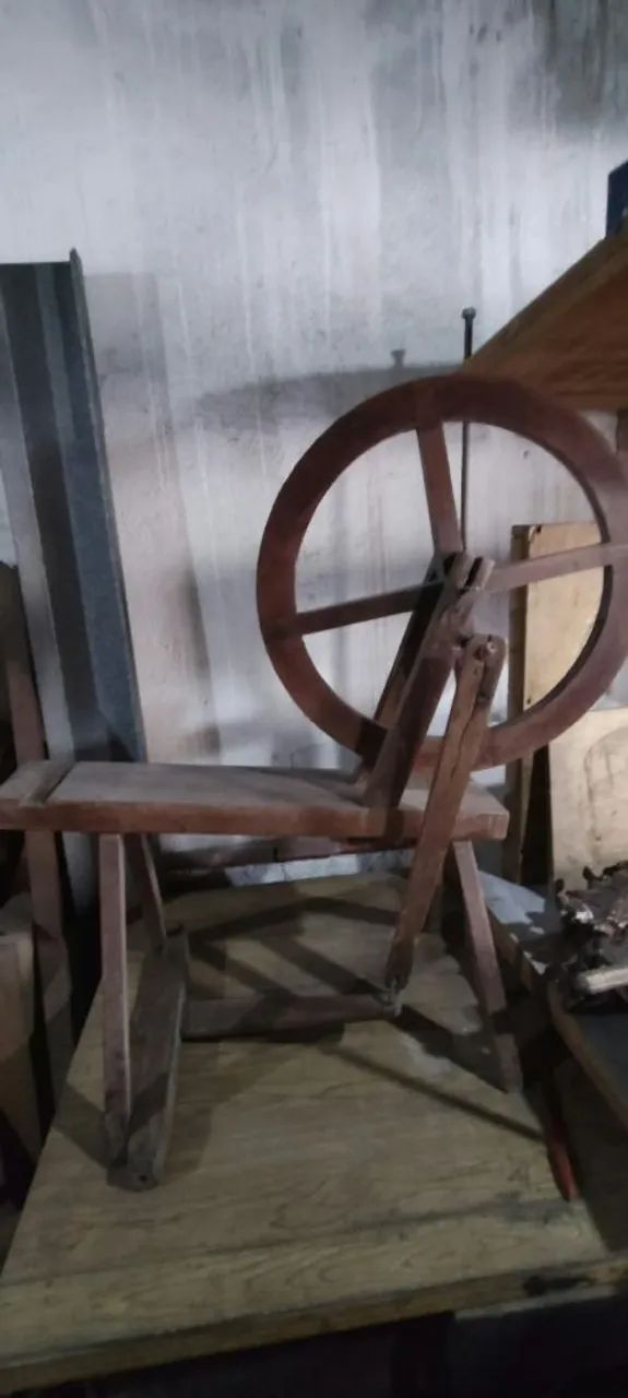 Vendo roda de fiar Antiga 