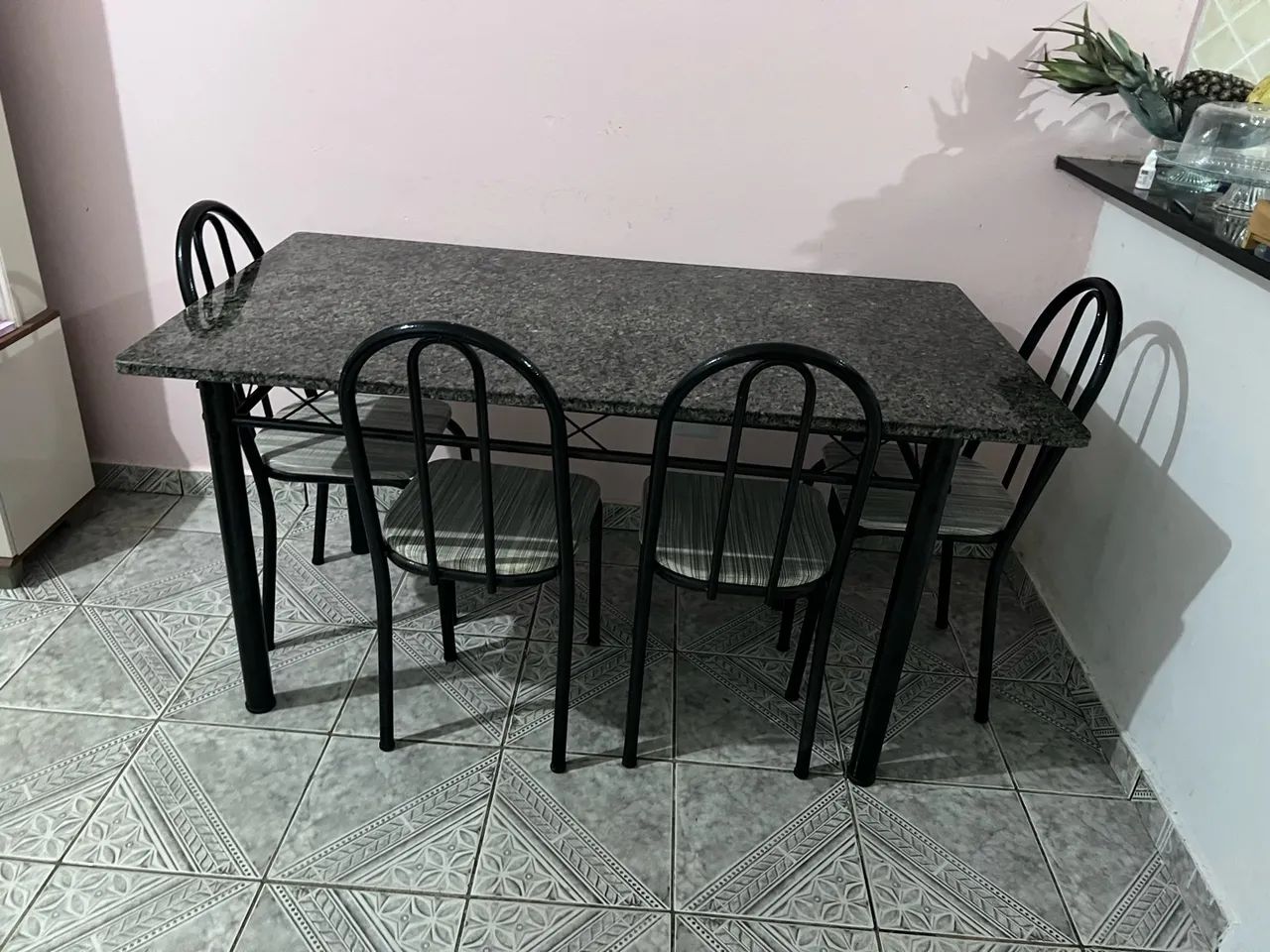 Mesa de mármore com 6 cadeiras - Foto 2