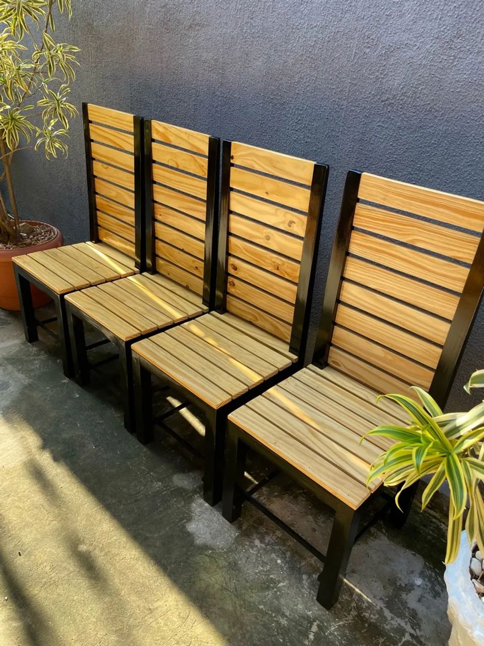 CONJUNTO 4 CADEIRAS DE MADEIRA PINUS 