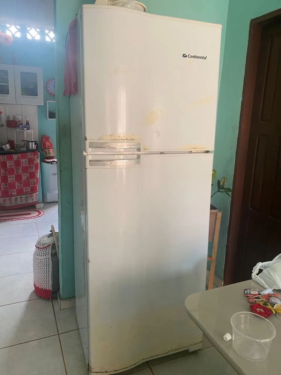 VENDE-SE GELADEIRA FUNCIONANDO PERFEITAMENTE 
