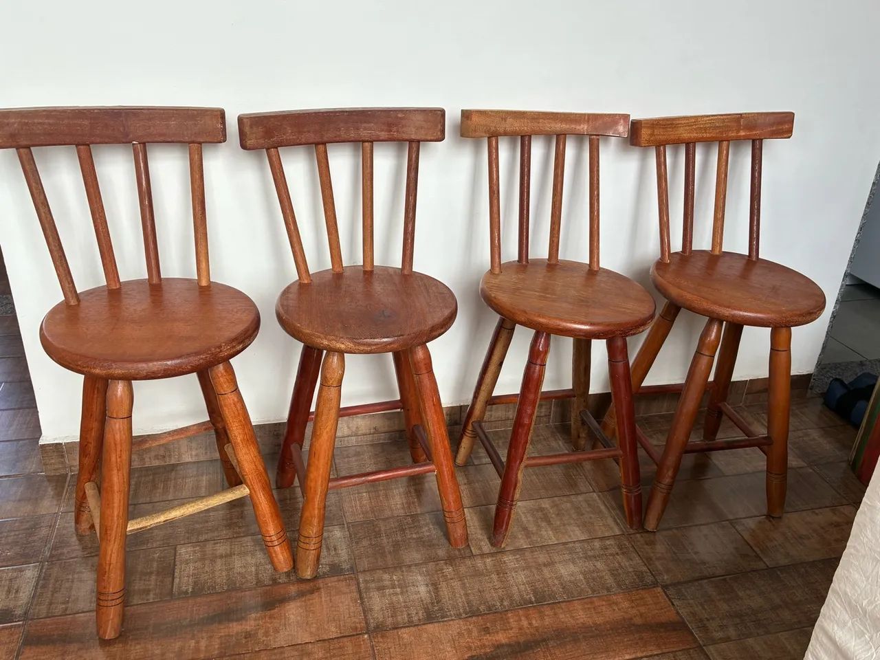 Banquetas de madeira