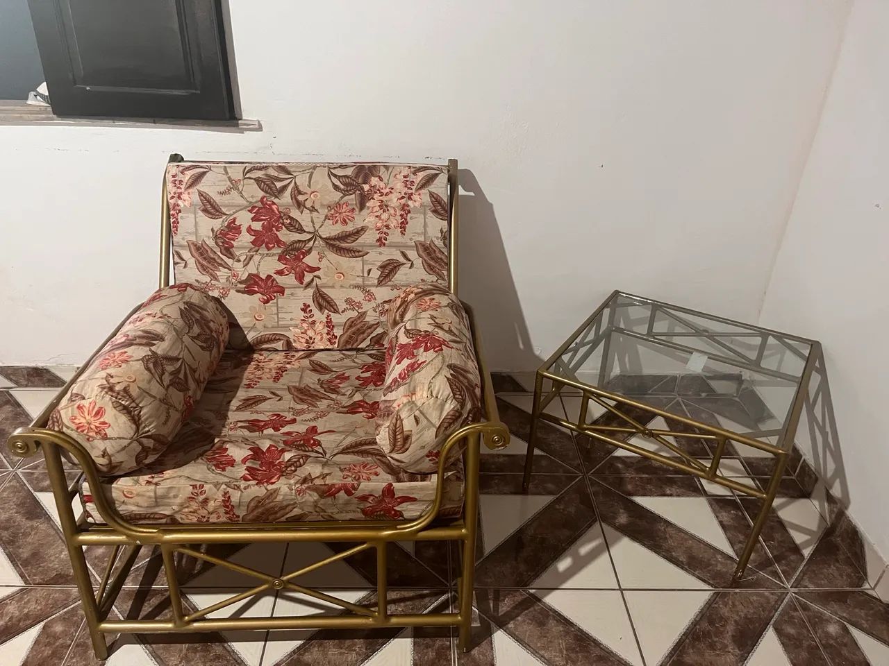 Conjunto de Duas Poltronas + Mesa de centro de vidro - Foto 3