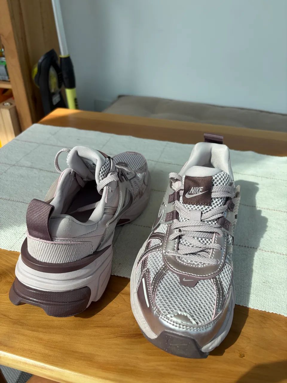  Tênis Nike V2K Run Feminino - Foto 2
