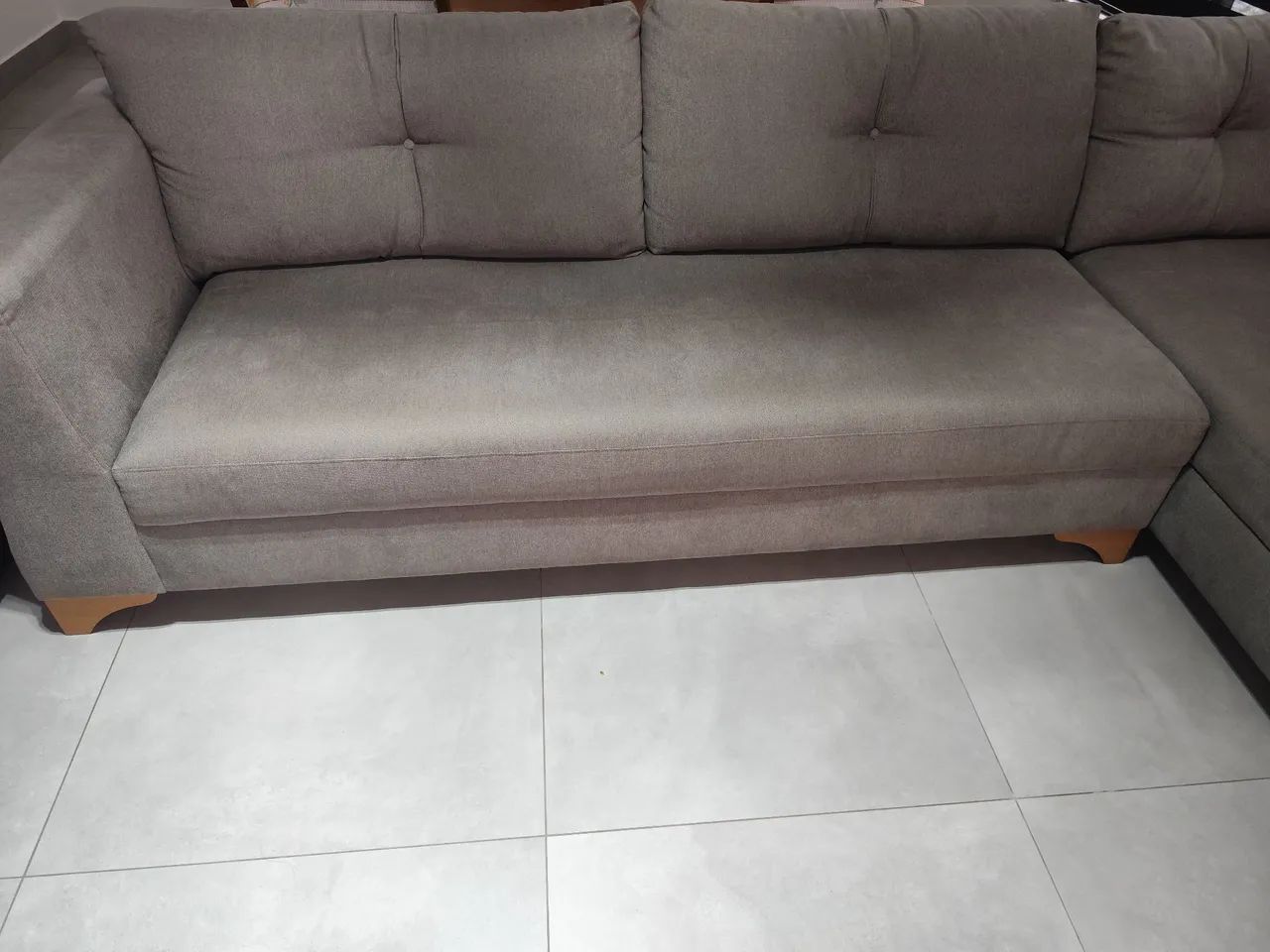 Sofá de canto com chaise cinza escuro  - Foto 2
