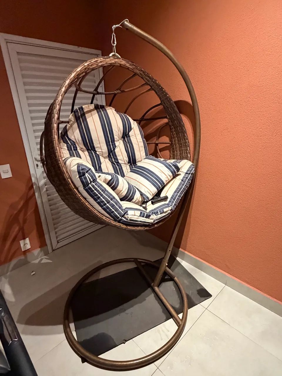 Cadeira balanço vime com suporte  - Foto 4