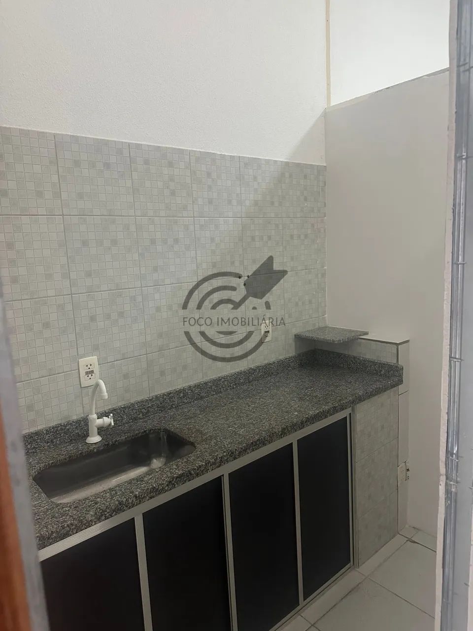Sala comercial térreas na Avenida Itavuvu ideal para lojas ou escritórios. - Foto 2