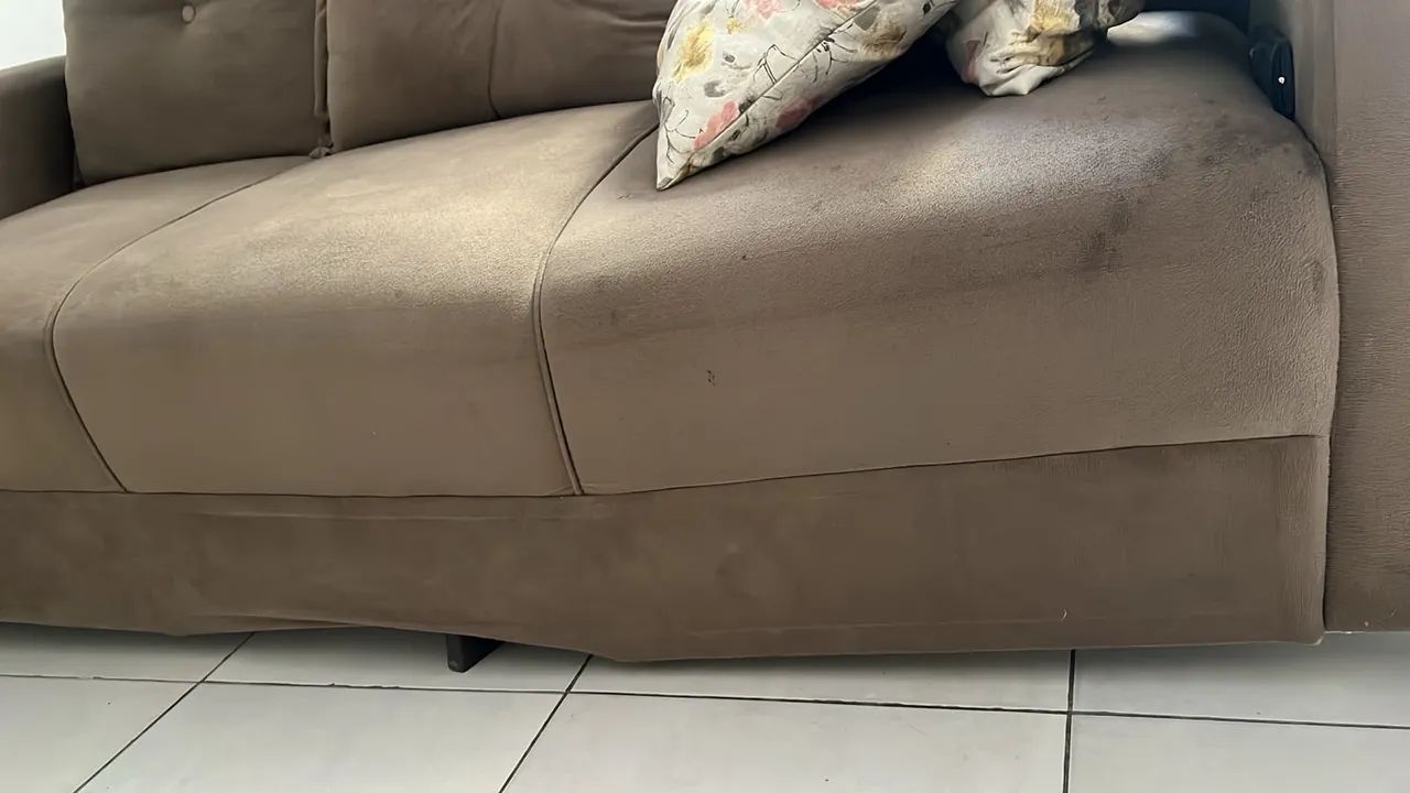 Vendo 2 sofás (2x3 lugares) com almofadas - Foto 4