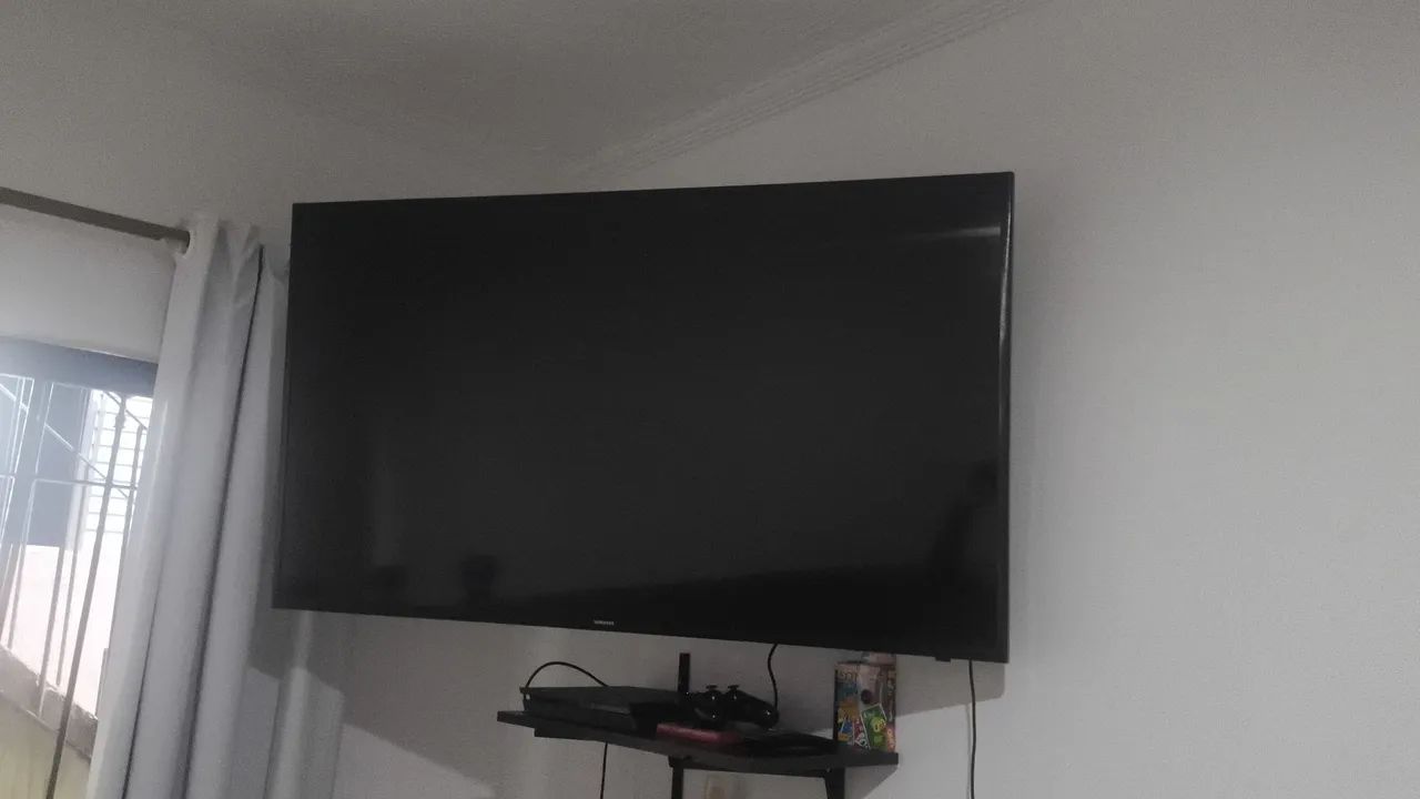Smart TV Samsung 4k 49 polegadas, acompanha suporte TV e o controle remoto. - Foto 4