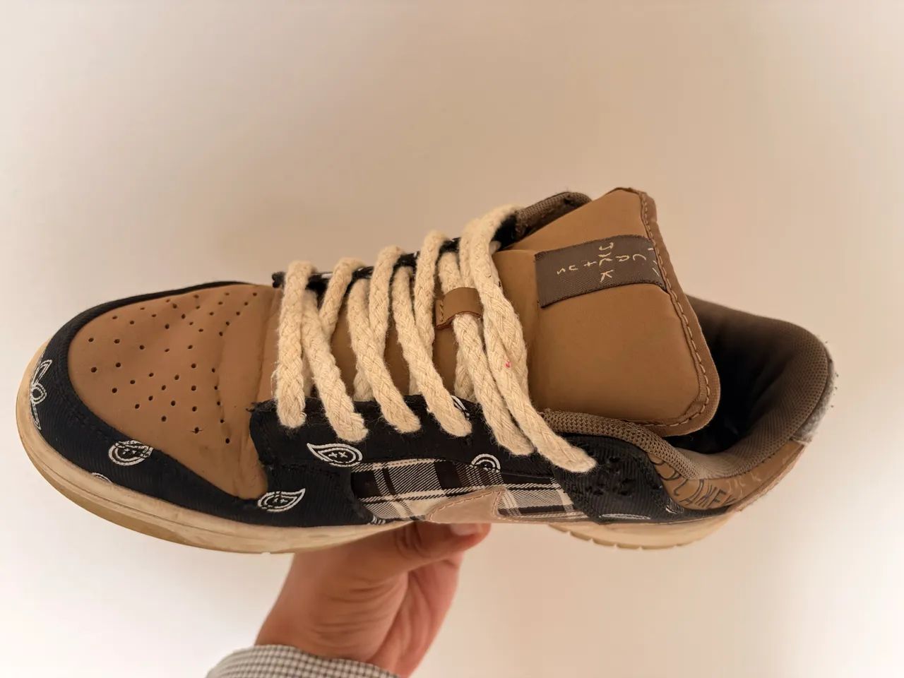 Tenis Travis Scott x Nike SB Dunk Low Cactus Jack - Foto 2