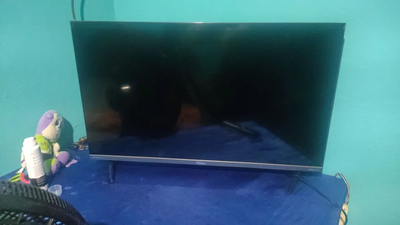 Uma TV de 32 polegadas Philco, smart tv  - Foto 2