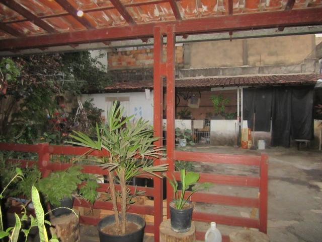 Lote 420m² com duas casas! confira! - Foto 18