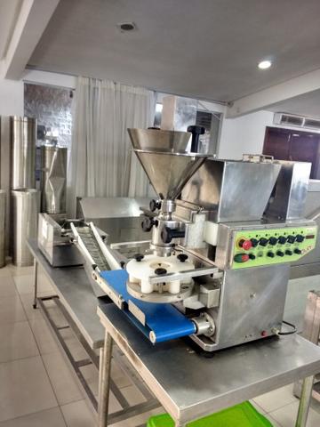 Máquina de salgados duplo recheio e máquina de empanar
