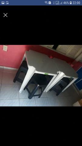 Mesa e os bancos - Foto 4