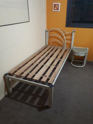 Cama Solteiro com criado mudo