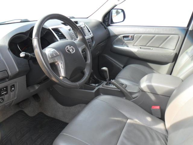 Toyota Hilux CD Srv D4-D 5 marchas 4x4 3.0 Tdi Diesel Aut - Foto 9