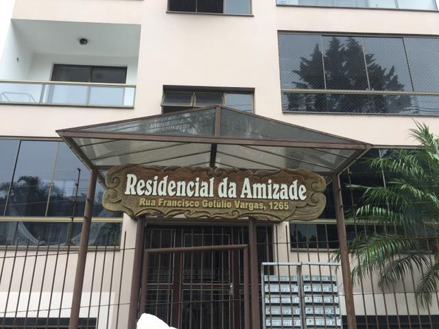Apto dois dormitórios com garagem churrasqueira - Foto 2