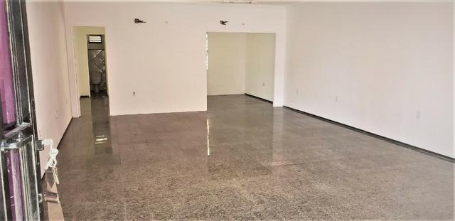 Ponto com 150m2 vão livre, essa rua q é desvio da Av. Santos Dumonte, alta visibilidade - Foto 2