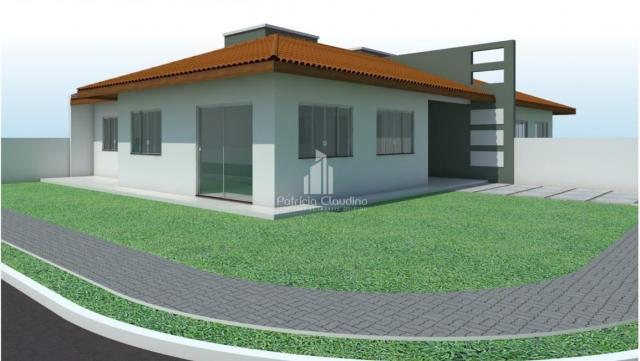 Casa de esquina com amplo espaço de terreno!