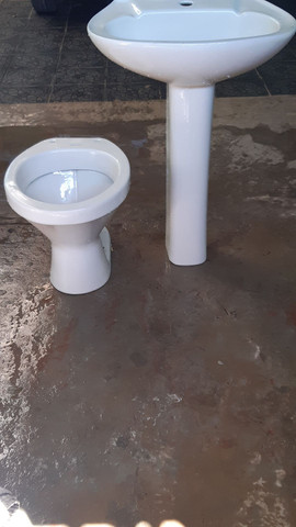 LINDO Conjunto de banheiro  na cor BEGE, LAVATÓRIO+VASO+COLUNA