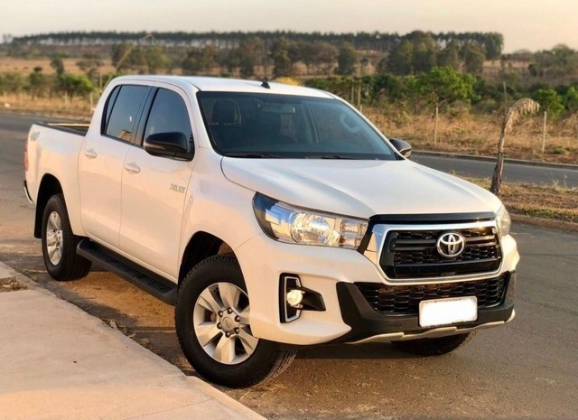 TOYOTA HILUX SR 2.8 TURBO DIESEL 4X4 AUTOMÁTICA