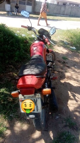 MOTO HONDA 99 EM PLACADA NO PONTO DE TRANSFERI