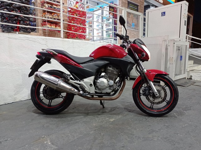 HONDA CB300R COM ABS PARA PESSOAS EXIGENTES