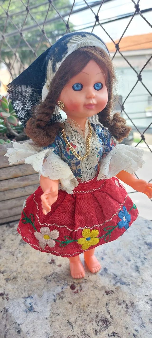 Boneca Antiga Olhos De Vidro Com Roupa Típica E Lenço Coleção