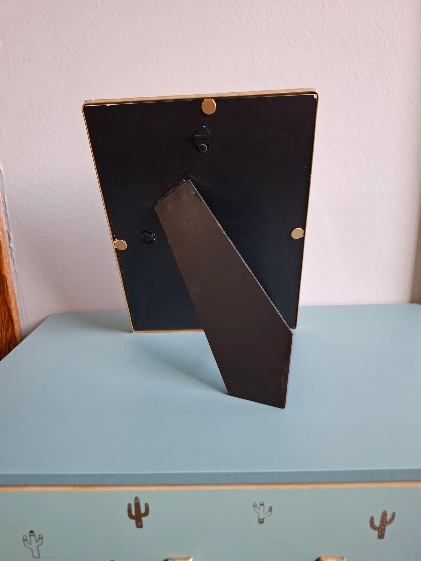 Porta retrato / moldura de metal dourado para parede ou mesa da Westwing  - Foto 4