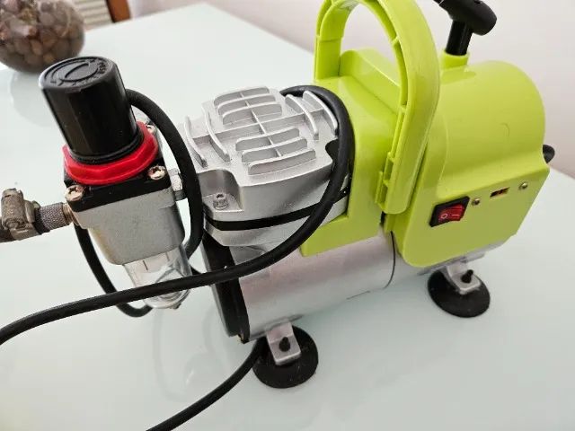 Mini Compressor Intertek 1/6 HP para pintura aerógrafo novo com acessórios - Foto 4