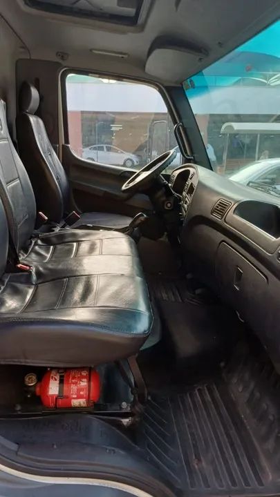 Accelo 815 super novo. Único dono. Com baú. Roda somente cidade de Guarapari  - Foto 5