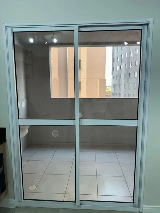 Porta de vidro e alumínio para sacada - Foto 2