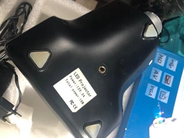 Mini Projetor de Led. semi novo - Foto 4