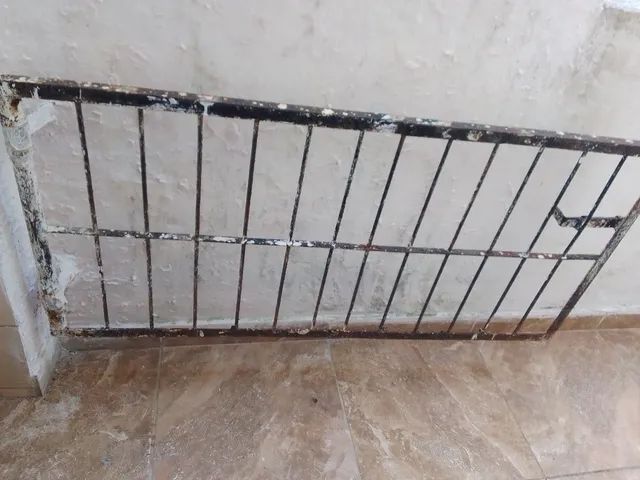 Vendo portão medindo 120 por 60 em bom estado  - Foto 3