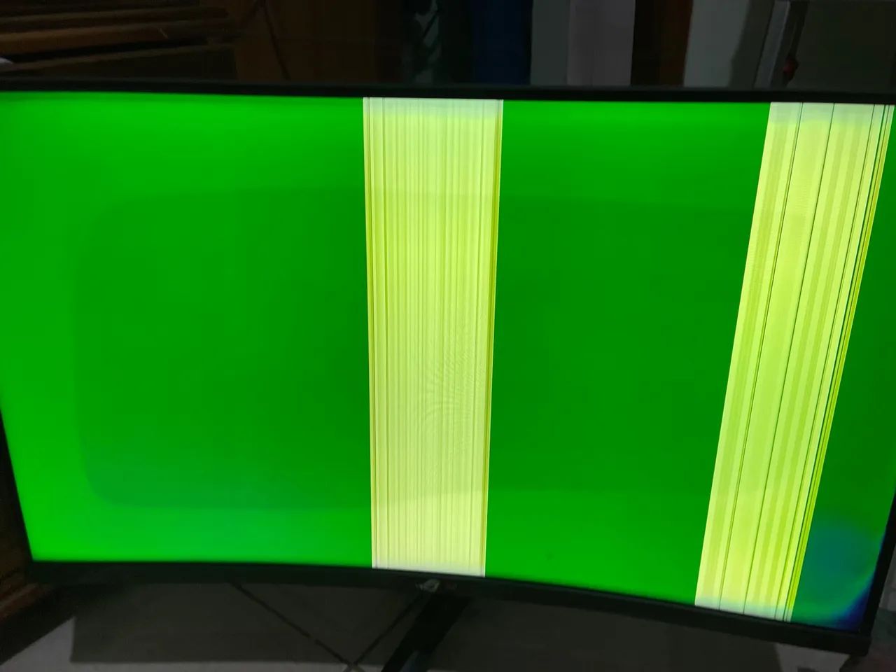 Monitor Gamer Asus 32 Curvo 144Hz com defeito 
