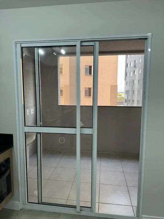 Porta de vidro e alumínio para sacada - Foto 3