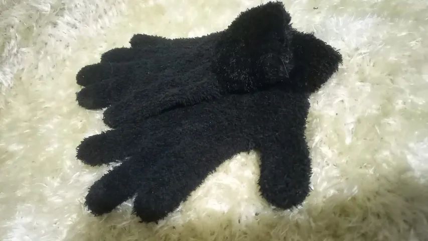 2 pares de luvas em ótimo estado