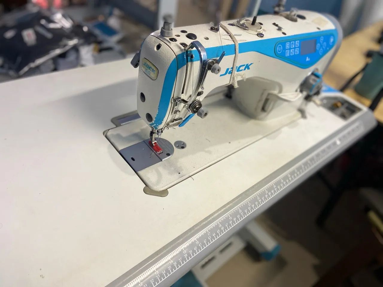 Máquina reta eletrônica jack