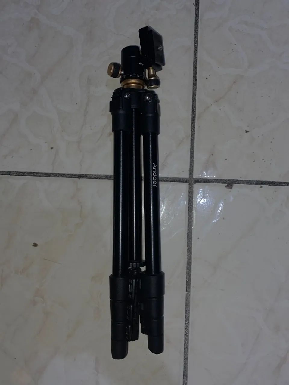 Tripé a doer com cabeça esférica rotativa